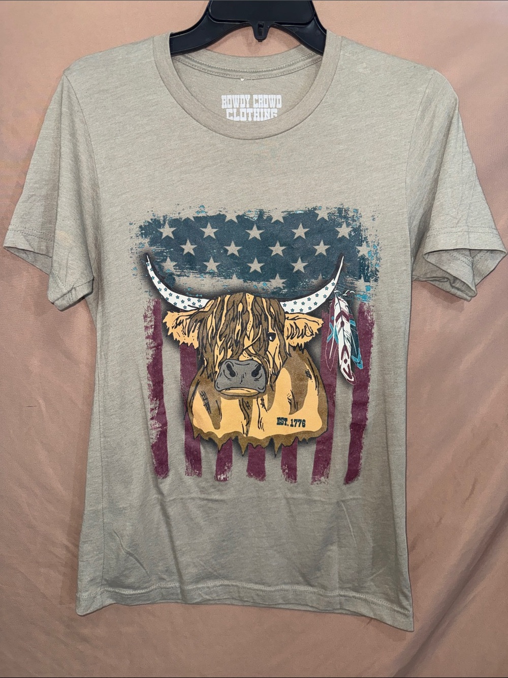 NWOT Women’s Small Rowdy Crowd Short Sleeve W/ Highland Cow & Flag